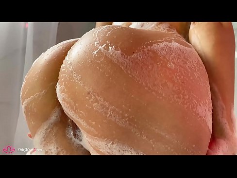 ❤️ Brunette, Duşda Güclü Orgazm Vermək üçün Vibratorla Pişiyi Mastürbasyon Etdirir Porn video bizdə ❌❤